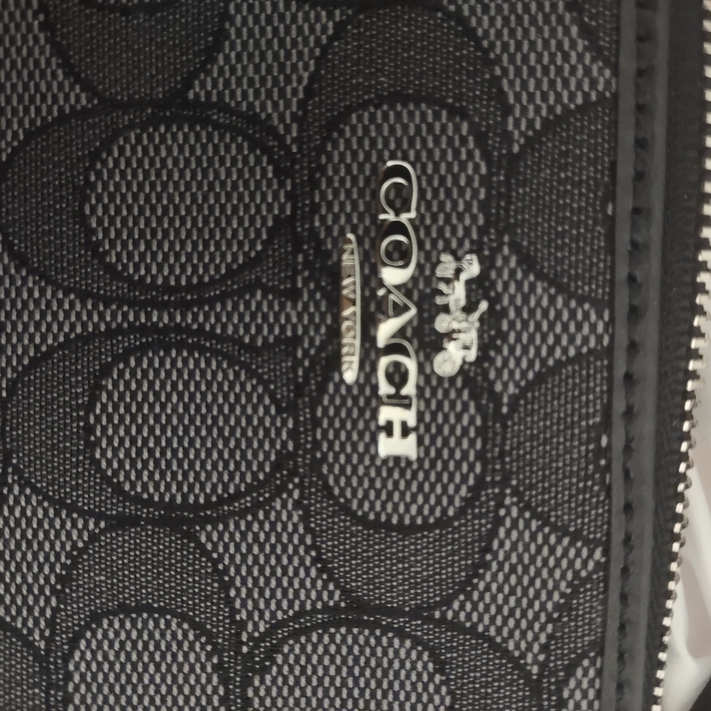 Coach Wristlet - Picture 9 of 9